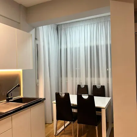 Sunshine Tirana, Blloku 2 * Tirana