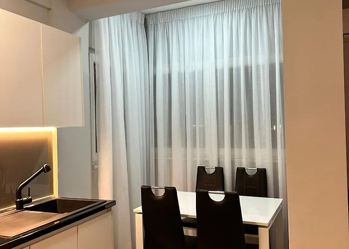 Sunshine Tirana, Blloku 2 * Tirana